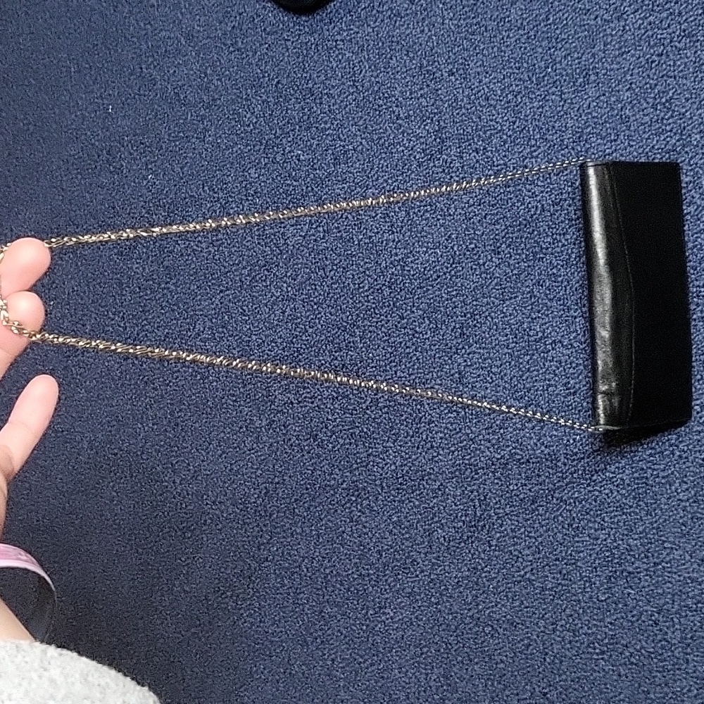 Genuine leather wallet that can be worn as purse